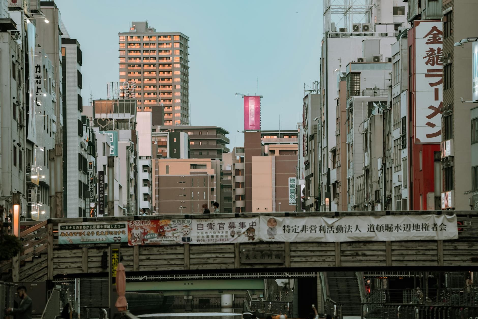 https://cdn-staging.holicay.com/uploads/1778845570621-cc8dc5d4-d54c-420d-90ae-258fc6533107-osaka-2.jpg