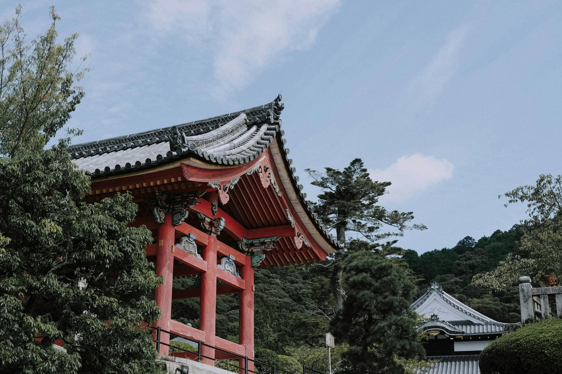 https://cdn-staging.holicay.com/uploads/1778864384679-397cba02-2330-4a8e-a5a2-160cc6f52b6d-kyoto-1.jpg