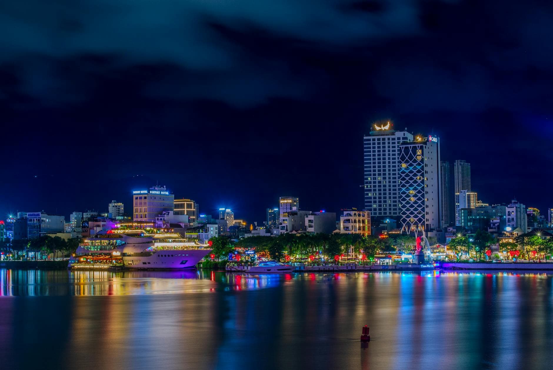 https://cdn-staging.holicay.com/uploads/1779102792163-fb8b9d68-997b-4579-ab03-4c345b4baf71-da-nang-1.jpg